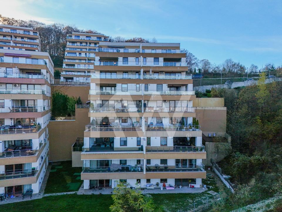 Apartament superb cu 4 camere deasupra orasului - foto 18