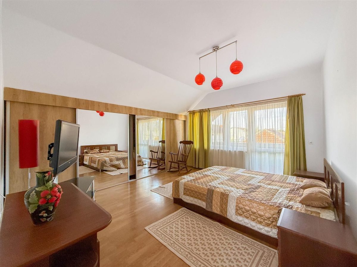 Apartament la casa 4 camere | 110 mp | 2 parcari in curte | Someseni - foto 2