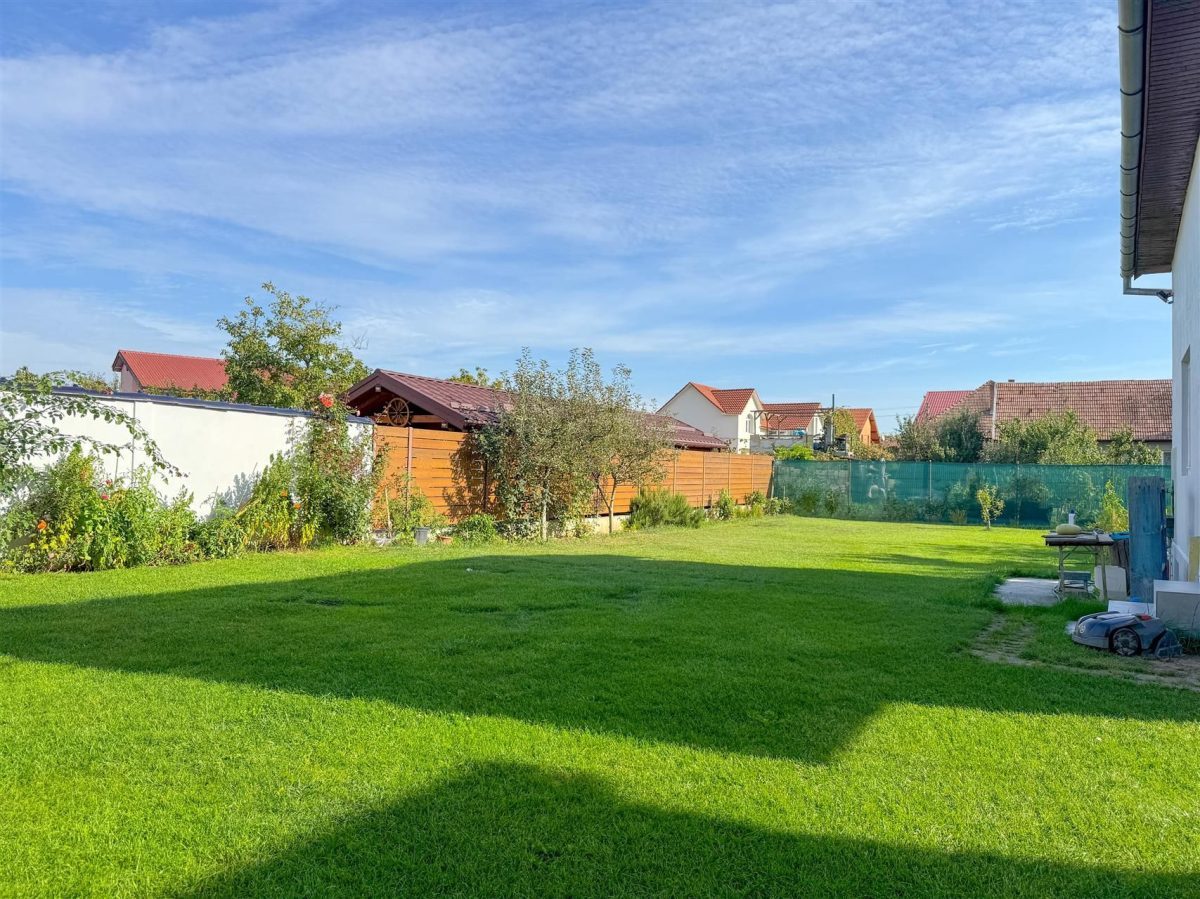 Apartament la casa 4 camere | 110 mp | 2 parcari in curte | Someseni - foto 11