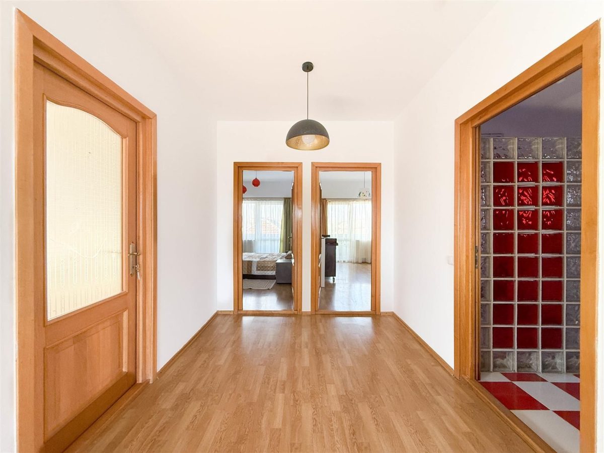 Apartament la casa 4 camere | 110 mp | 2 parcari in curte | Someseni - foto 13