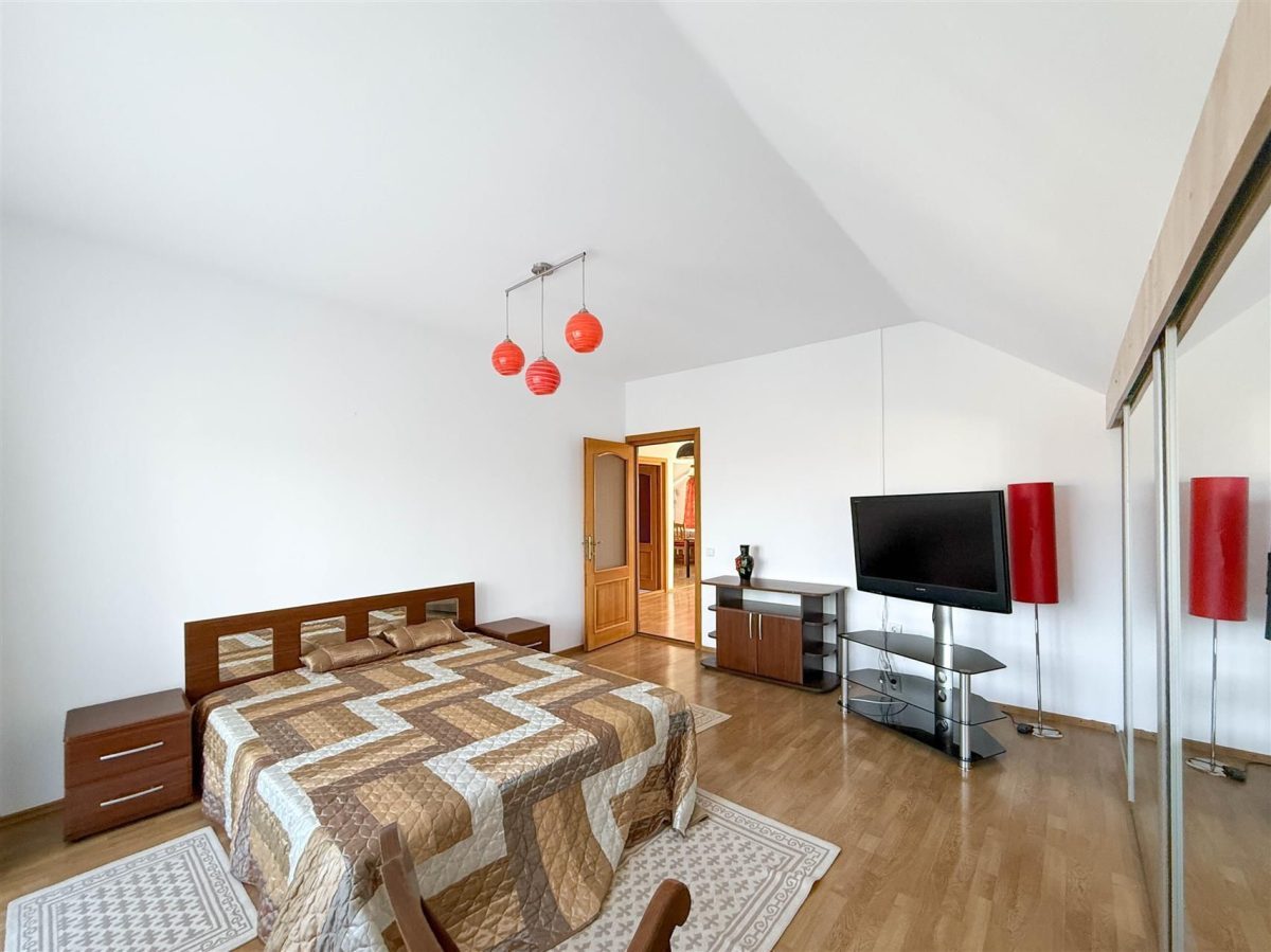 Apartament la casa 4 camere | 110 mp | 2 parcari in curte | Someseni - foto 4