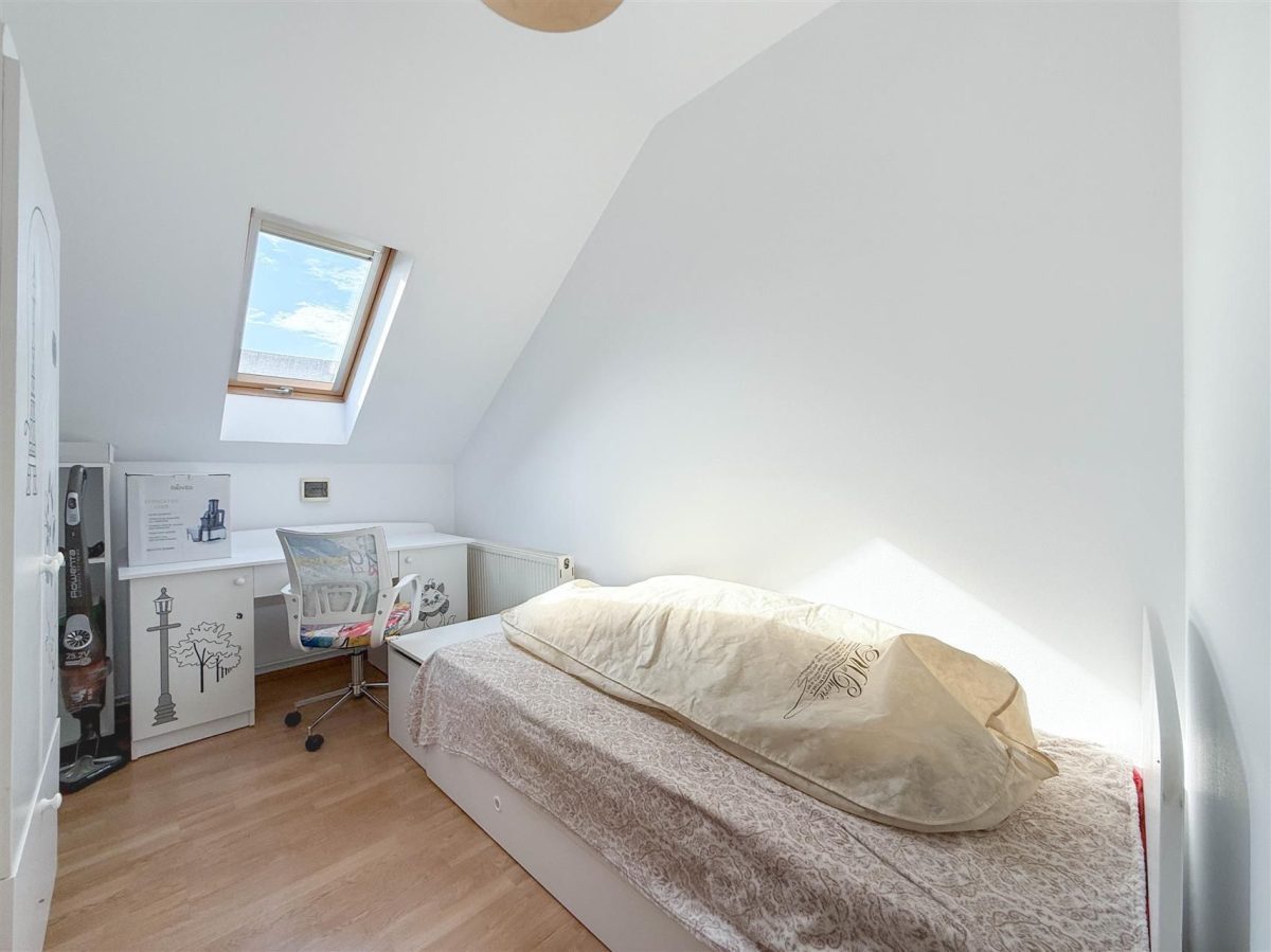 Apartament la casa 4 camere | 110 mp | 2 parcari in curte | Someseni - foto 9