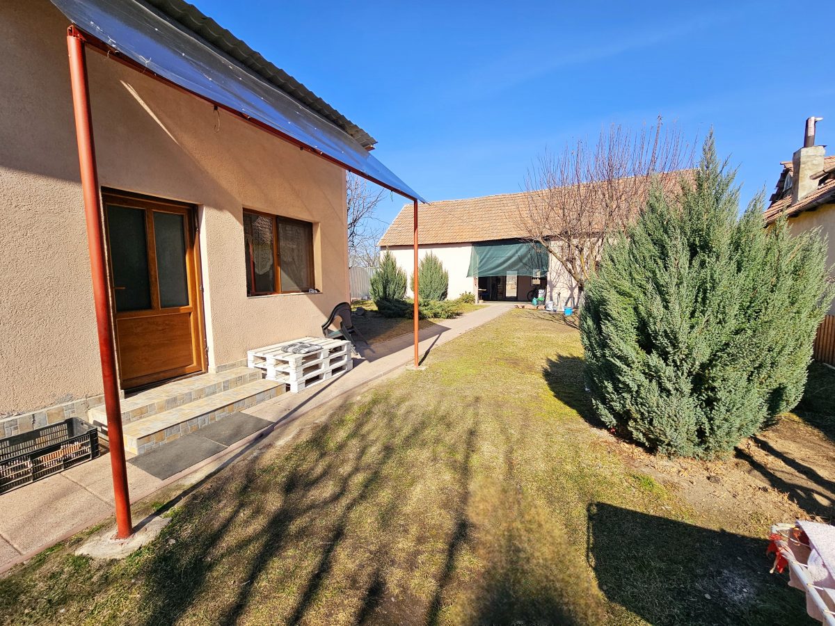 Casa 4 camere + anexe, 2084 mp teren, Totoi, la 10 km de Alba Iulia - Totoi