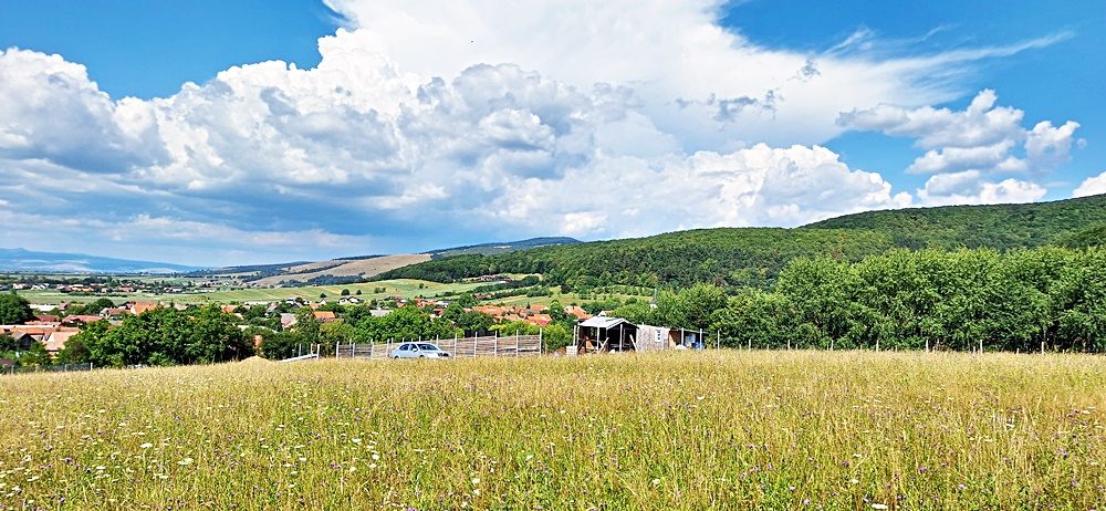 La 24 km de Brasov teren superb de 2010mp cu utilitati - foto 5