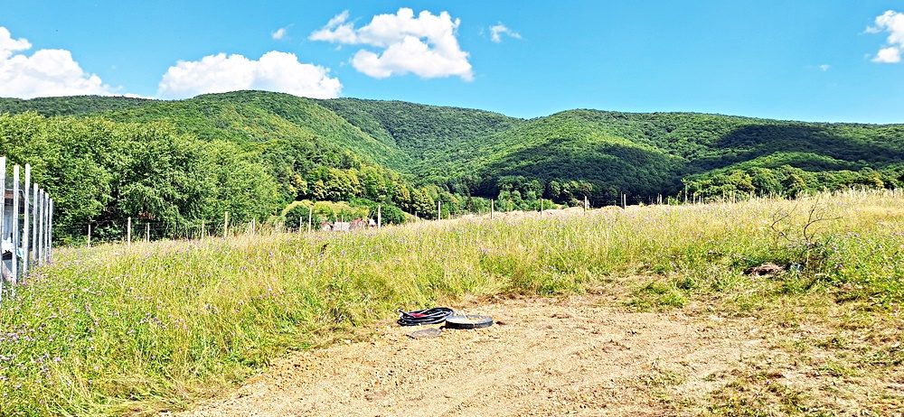 La 24 km de Brasov teren superb de 2010mp cu utilitati - Marcus