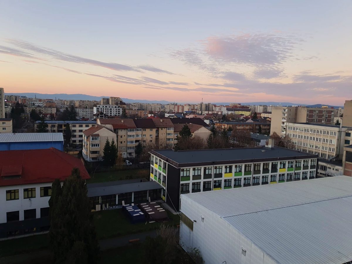 Apartament decomandat cu 3 camere, 66 mp., Calea București - Brasov