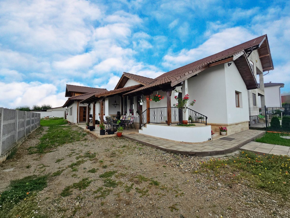 Casa cu 5 camere, 868 mp teren, ideala pt. 2 familii, zona Valea Popii - Alba Iulia