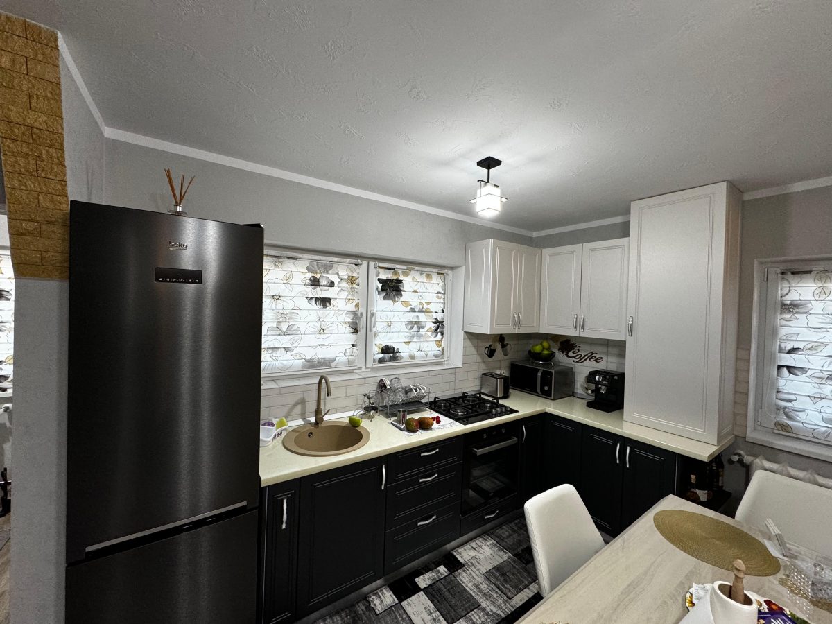 Casa de vanzare, 4 camere, 2 bai, mobilata-utilata, 234 mp teren - foto 3