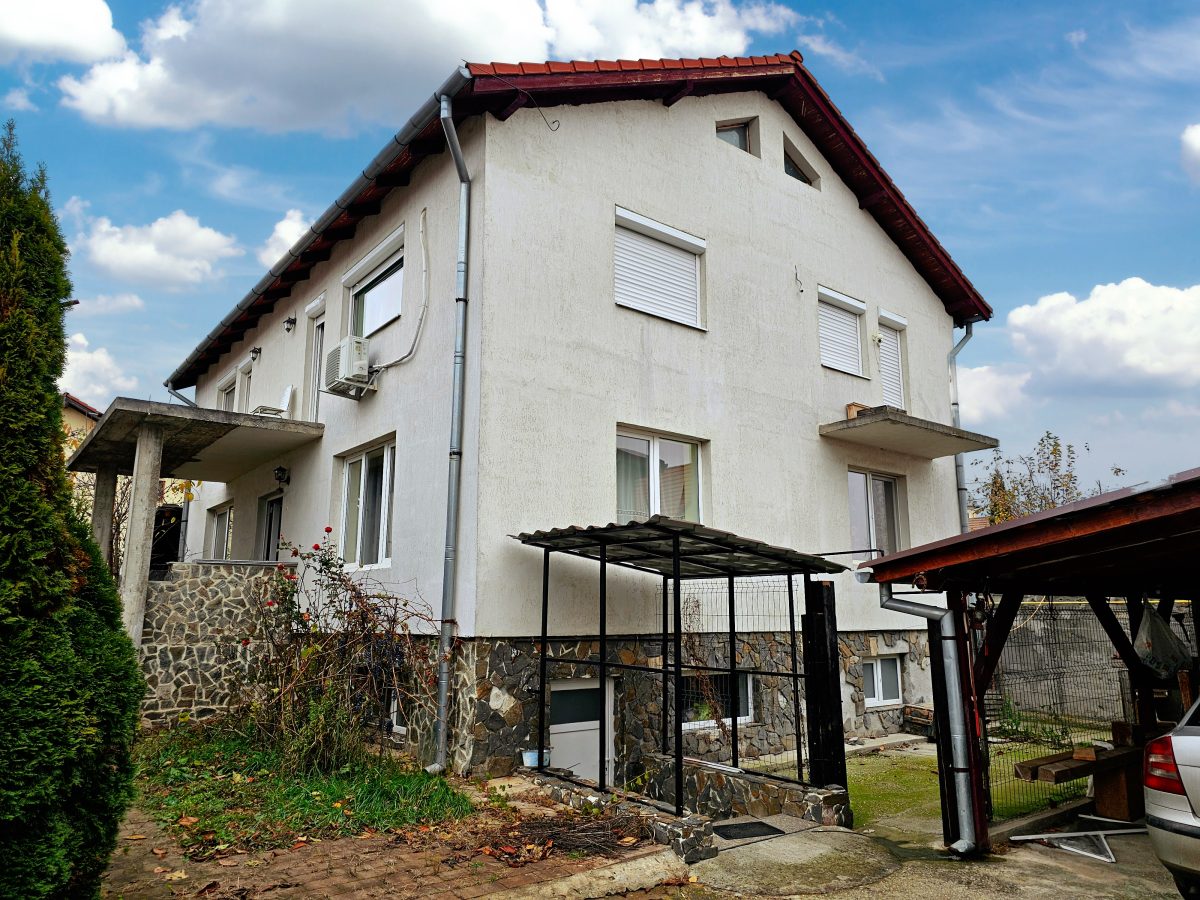 Casa D+P+1, 5 camere, 325 mp teren, zona Schit - Alba Iulia