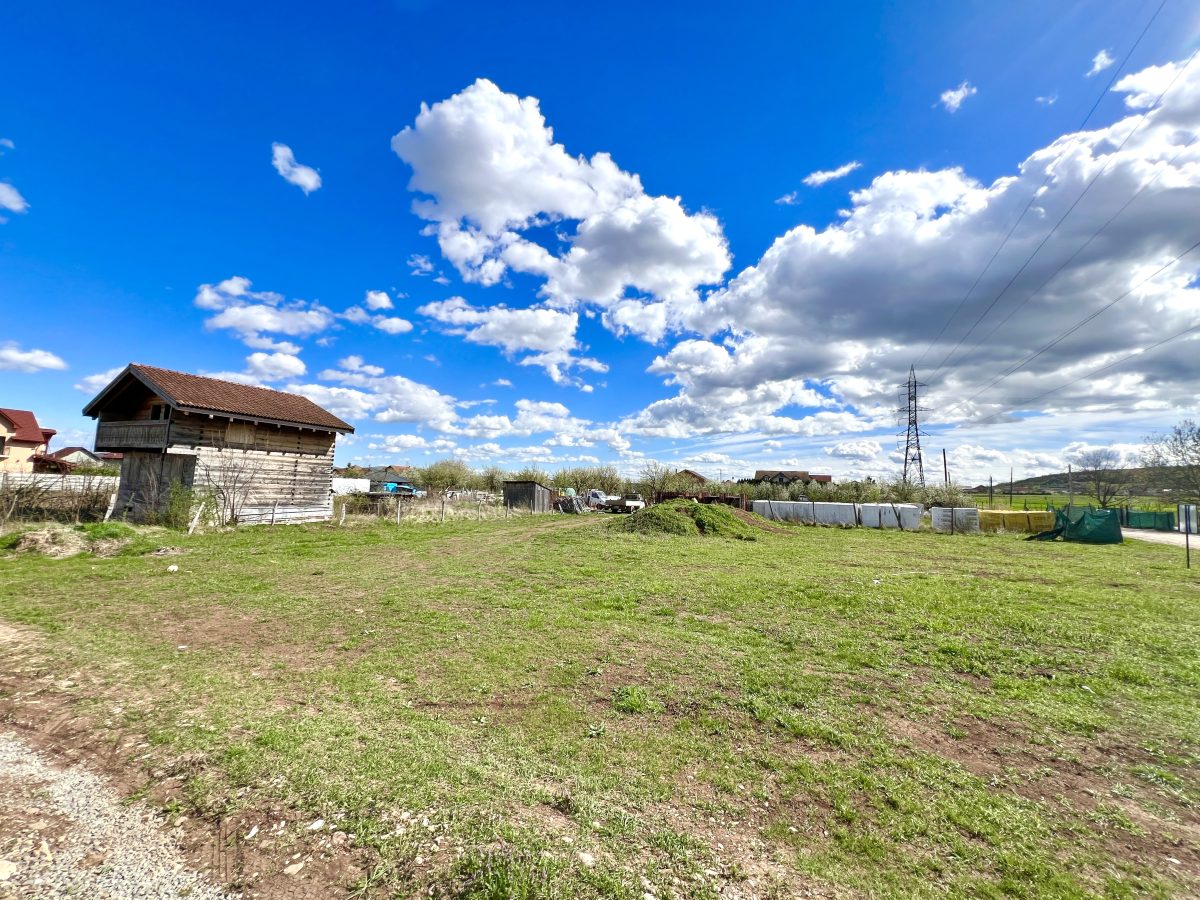 Teren de vanzare, 34ml deschidere, 1100mp teren, zona Micesti - Alba Iulia