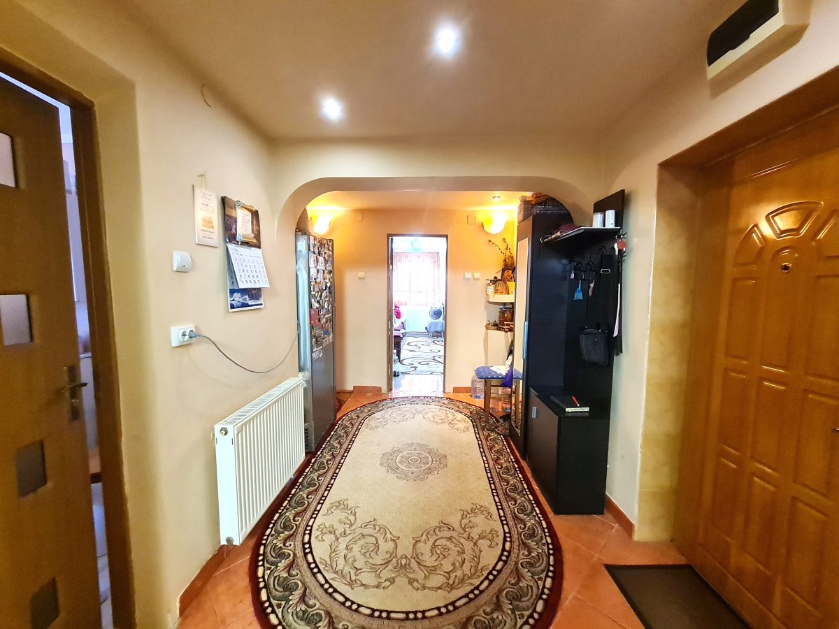 Apartament 3 Camere, 75 mp, Decomandat, Zona Cetate - foto 4