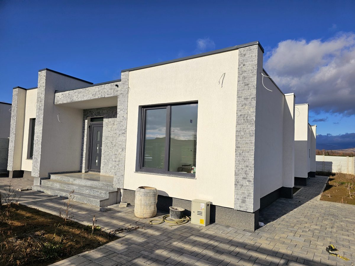 Casa individuala de vanzare, 4 camere, 2 bai, 448mp teren - Alba Iulia