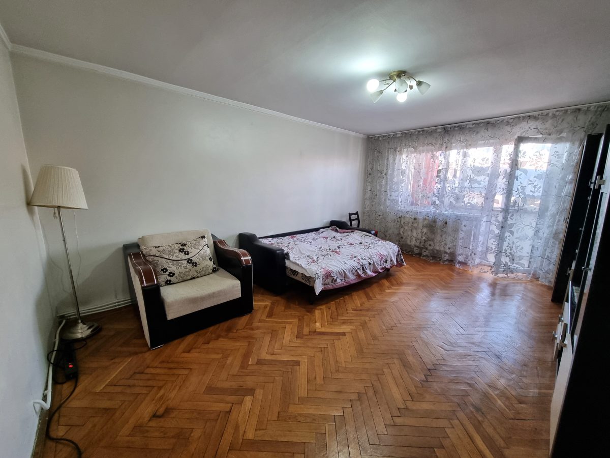 De inchiriat apartament 3 camere, zona Piata, Cetate - foto 3