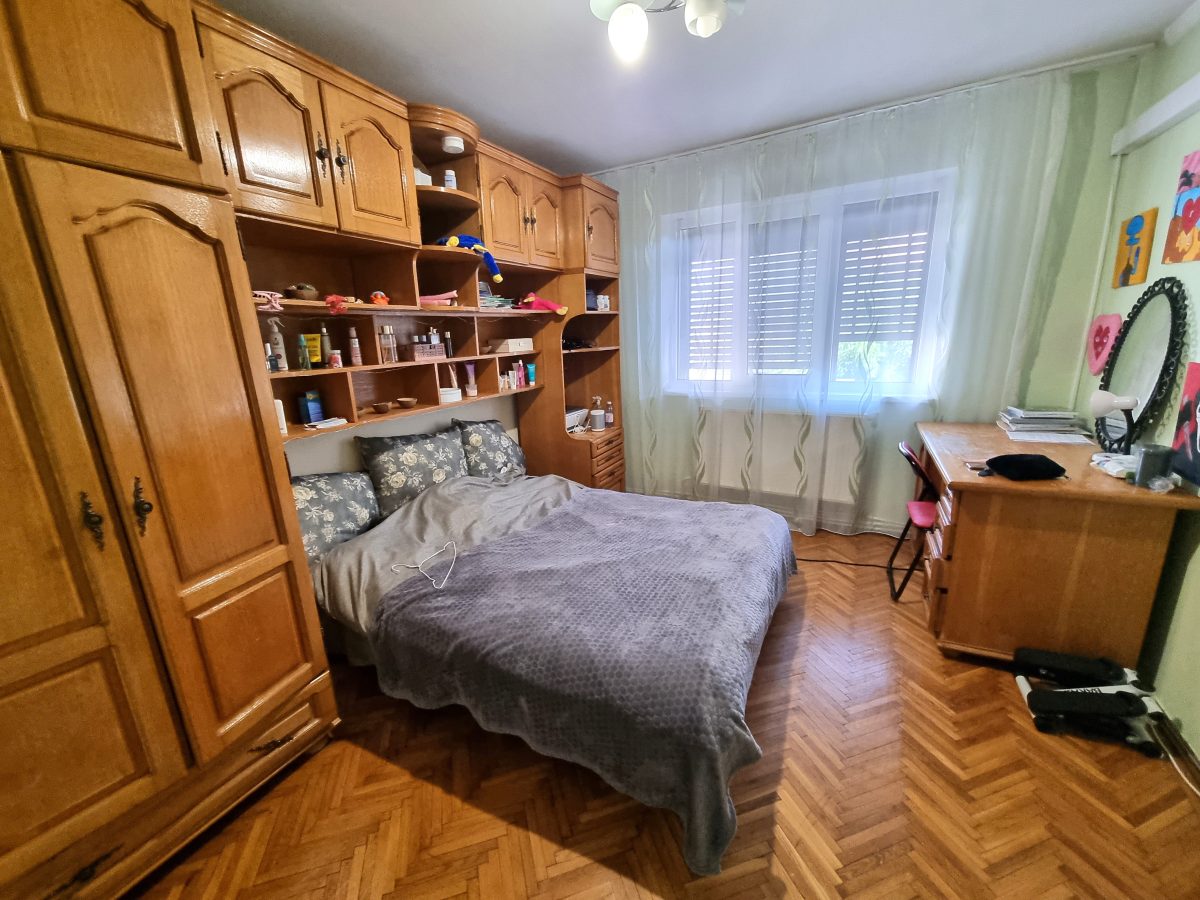 De inchiriat apartament 3 camere, zona Piata, Cetate - foto 4