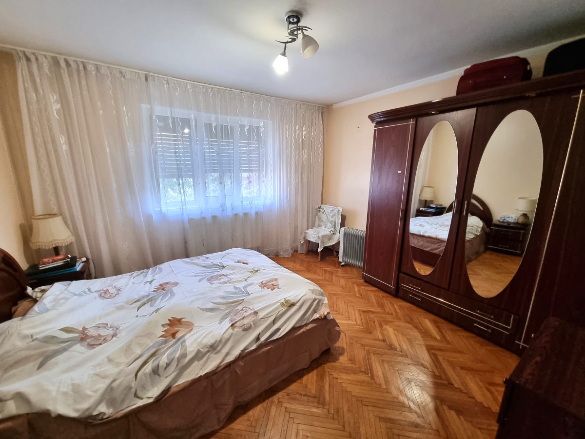 De inchiriat apartament 3 camere, zona Piata, Cetate - foto 5