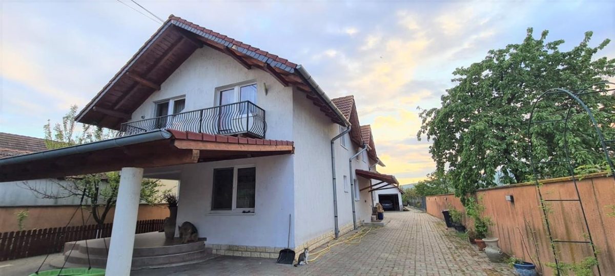 Casa pentru 2 familii, 7 Camere, 2 Garaje, 1500MP Teren - Alba Iulia