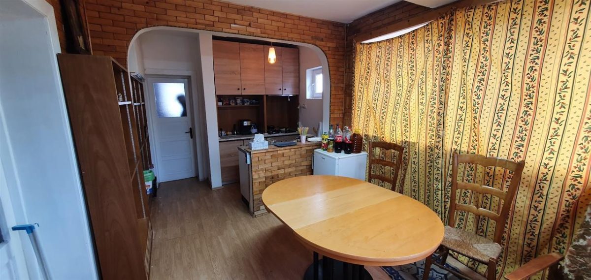 Casa 5 camere, cu garaj, Cetate, pretabila pentru muncitori - foto 4