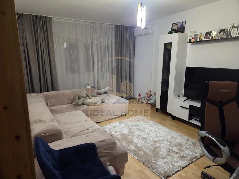 Nicolina - 3 Camere Decomandat - Etaj 2 -70 Mp - Bloc 1982 - 