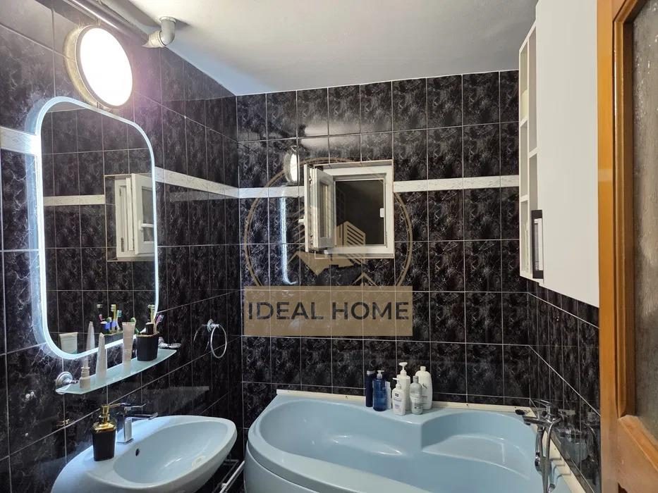 Nicolina - 3 Camere Decomandat - Etaj 2 -70 Mp - Bloc 1982 - foto 3