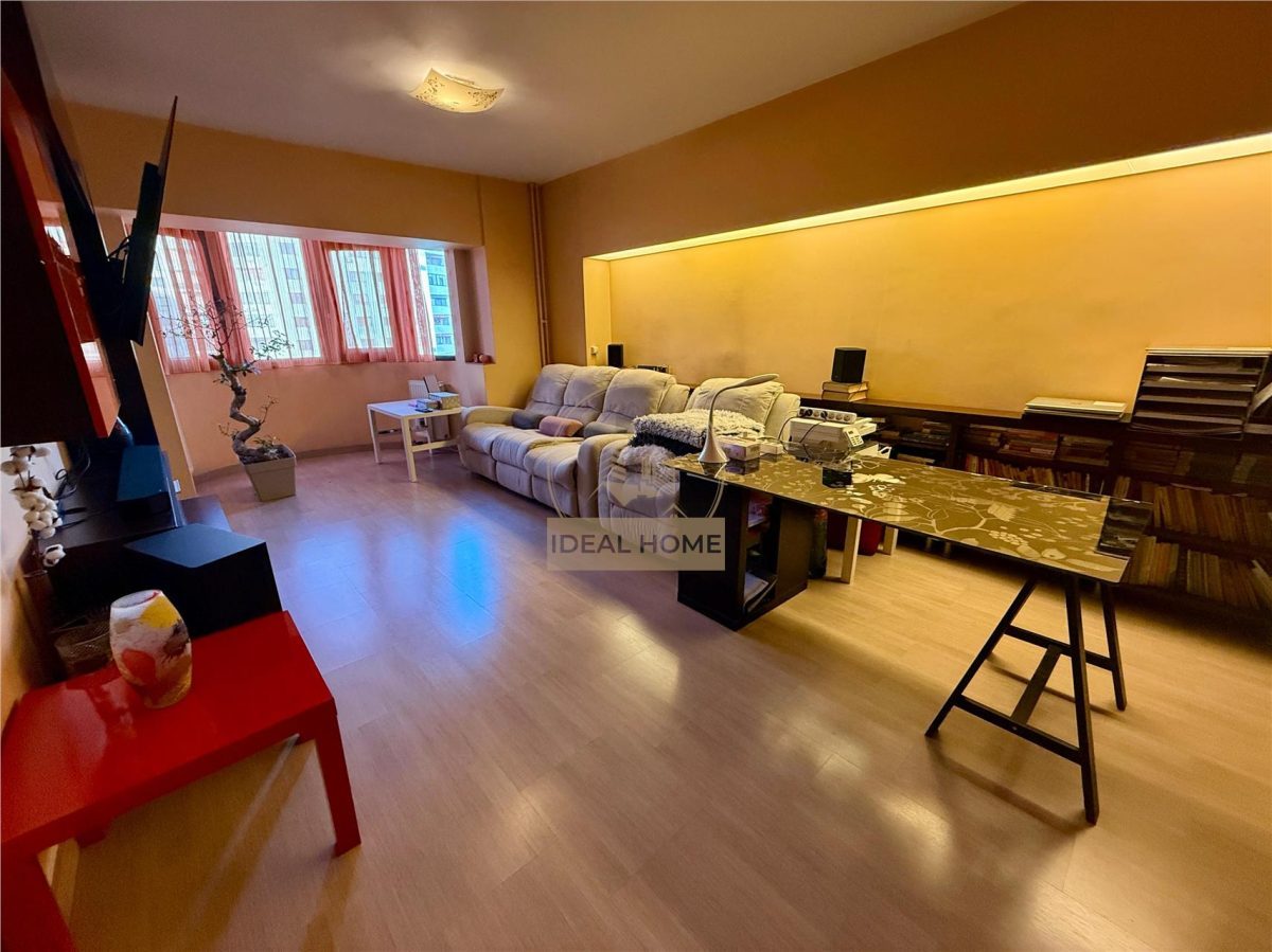 Pacurari - 4 camere decomandat - etaj intermediar - 