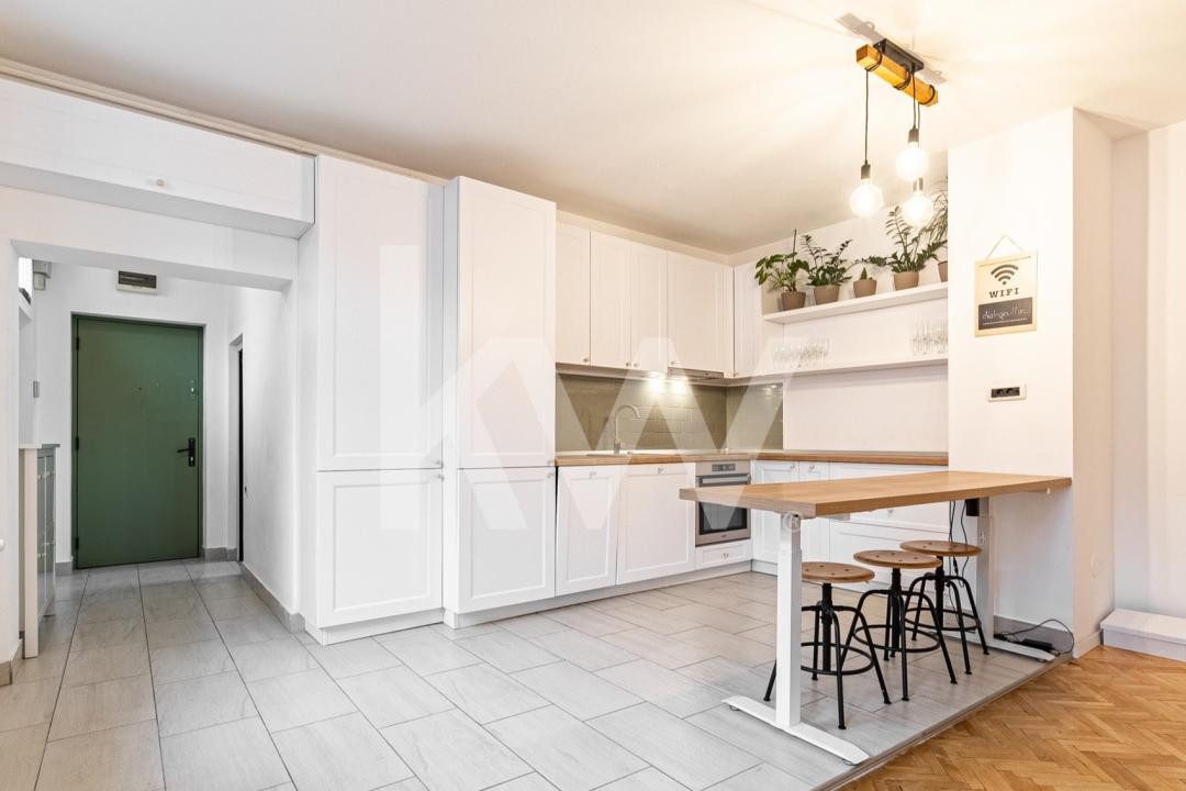 Apartament exclusivist în vilă, ultracentral, curte cu acces auto - Brasov