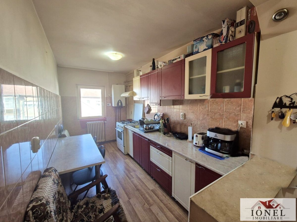 Apartament trei camere de vanzare in Cugir - Cugir