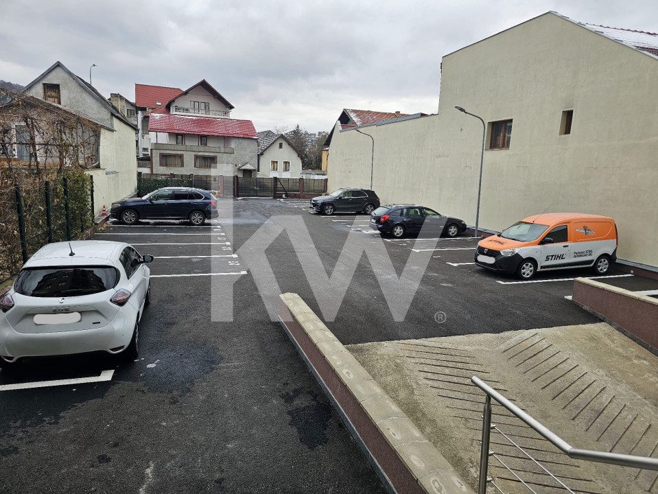 Închiriere apartament 4 camere cu design modern, Zona Blumana - foto 17