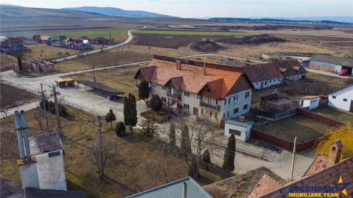 FILM! +25.400mp teren+Complex agrozootehnic cu traditie, accesorizat+ potential A,Borosneu - foto 3