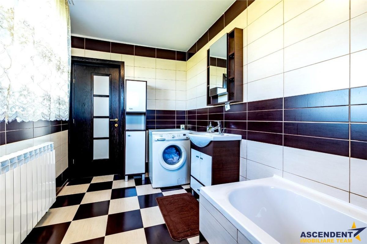 Vila luminoasa, gradina, priveliste panoramica spre munti, Harman, Brasov - foto 11