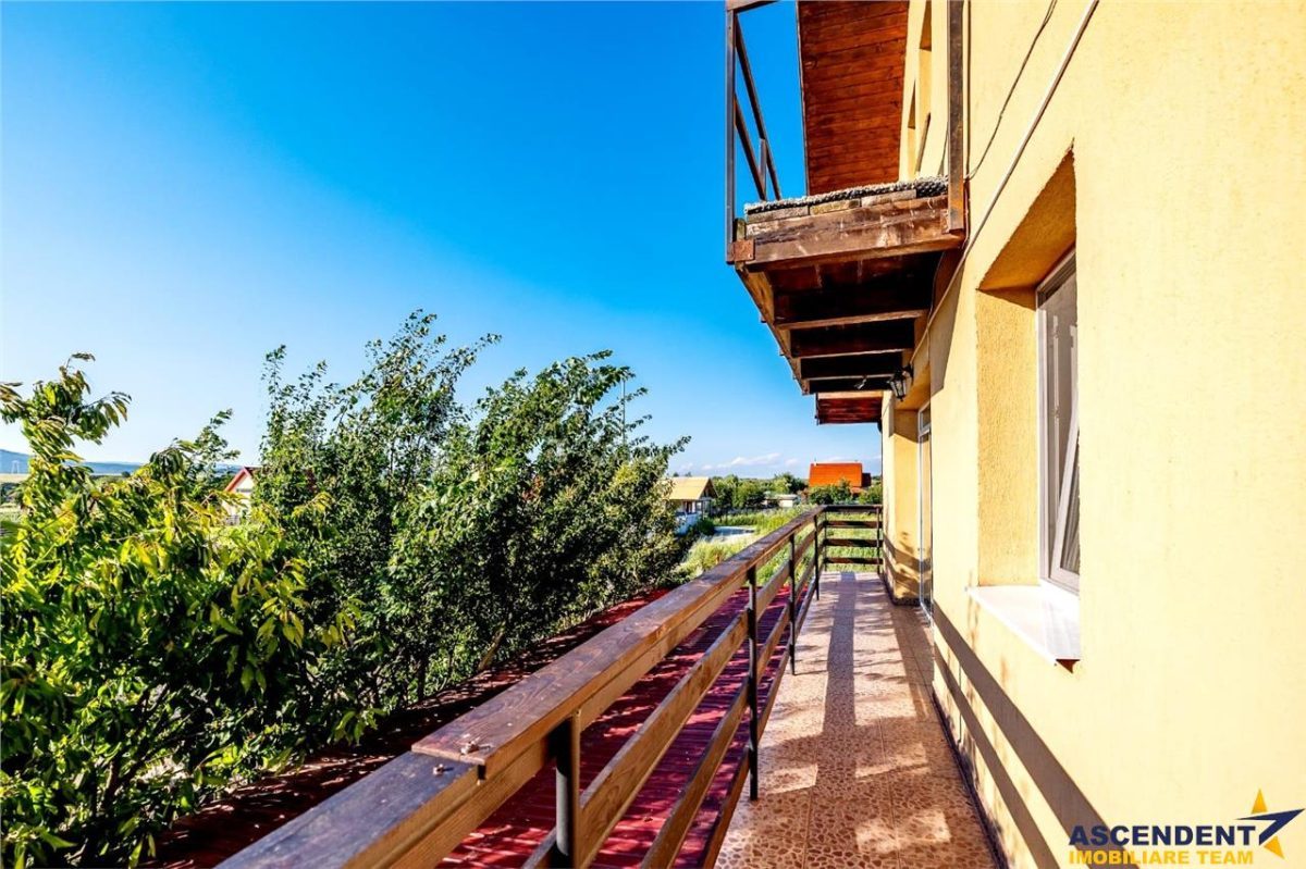 Vila luminoasa, gradina, priveliste panoramica spre munti, Harman, Brasov - foto 14