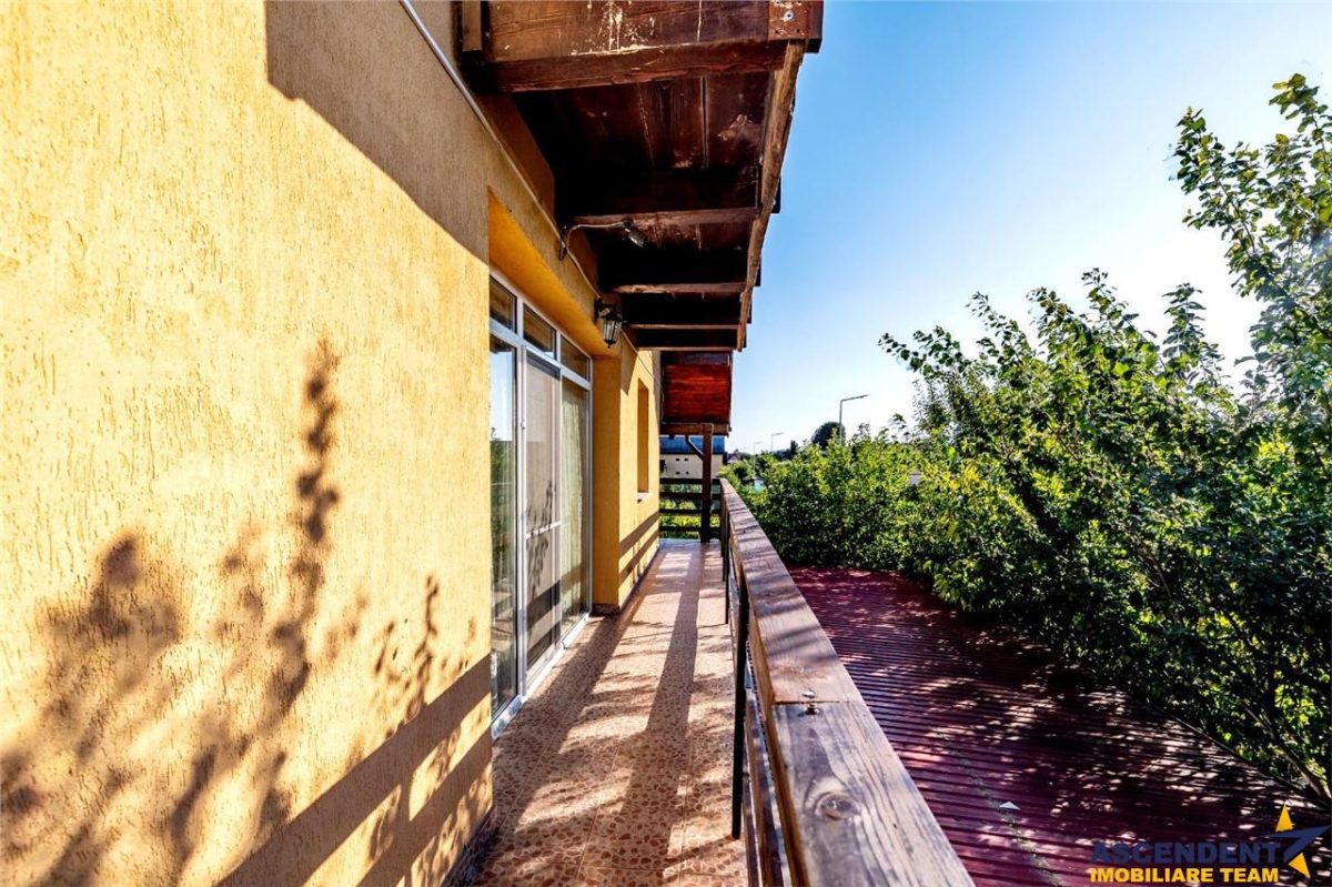 Vila luminoasa, gradina, priveliste panoramica spre munti, Harman, Brasov - foto 19