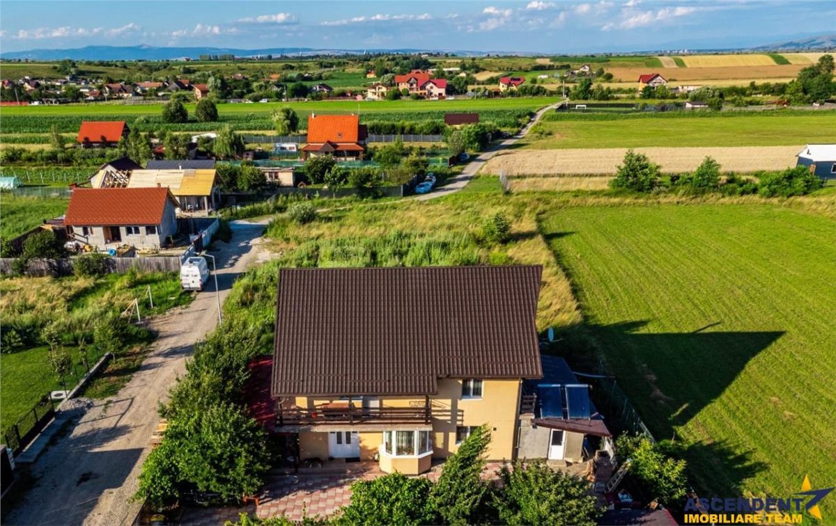 Vila luminoasa, gradina, priveliste panoramica spre munti, Harman, Brasov - foto 5