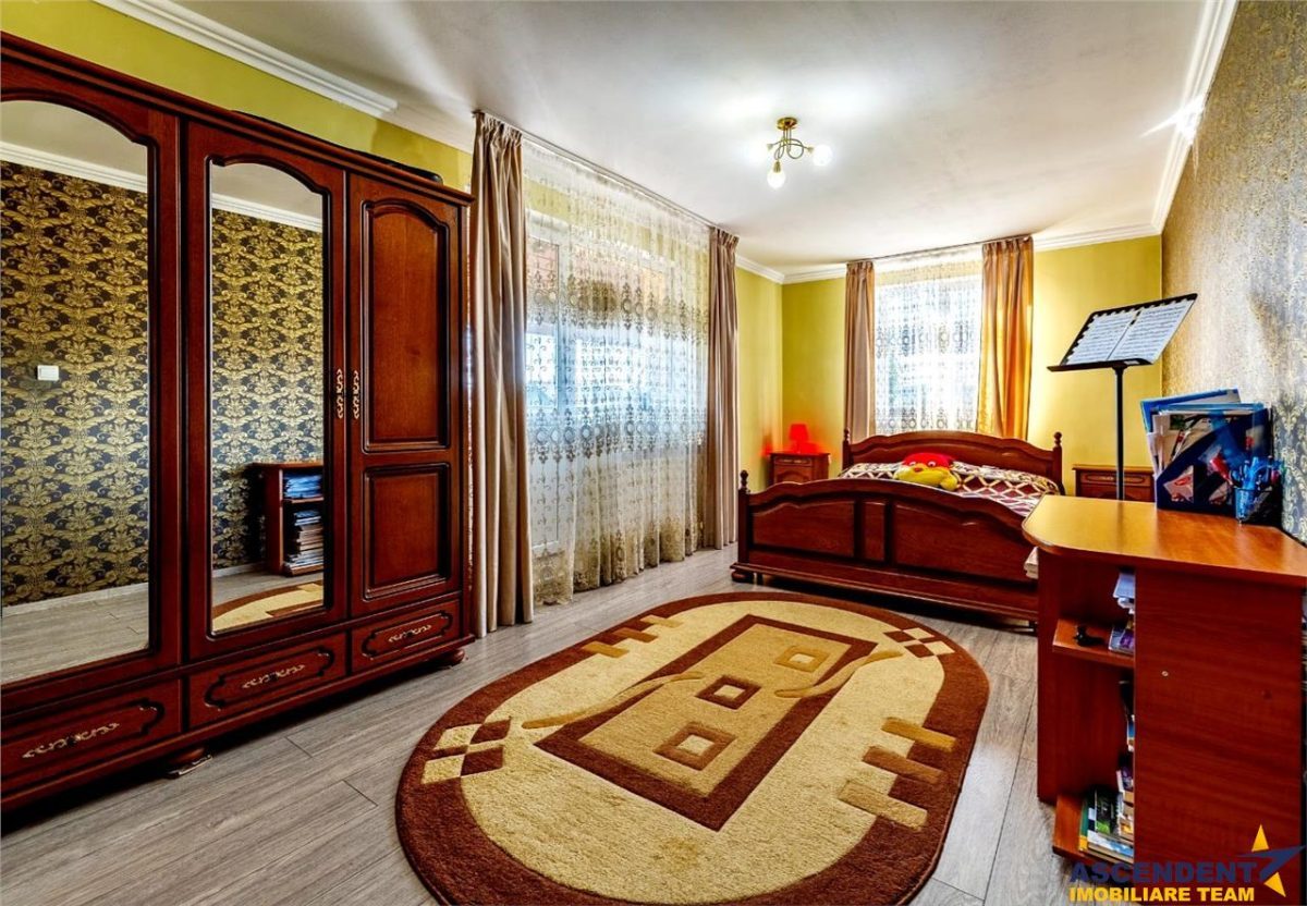 Vila luminoasa, gradina, priveliste panoramica spre munti, Harman, Brasov - foto 7