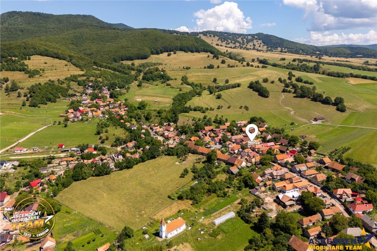 FILM!Doua case traditionale,pe domeniu cu peste 5.000mp teren,Bixad,Covasna - 