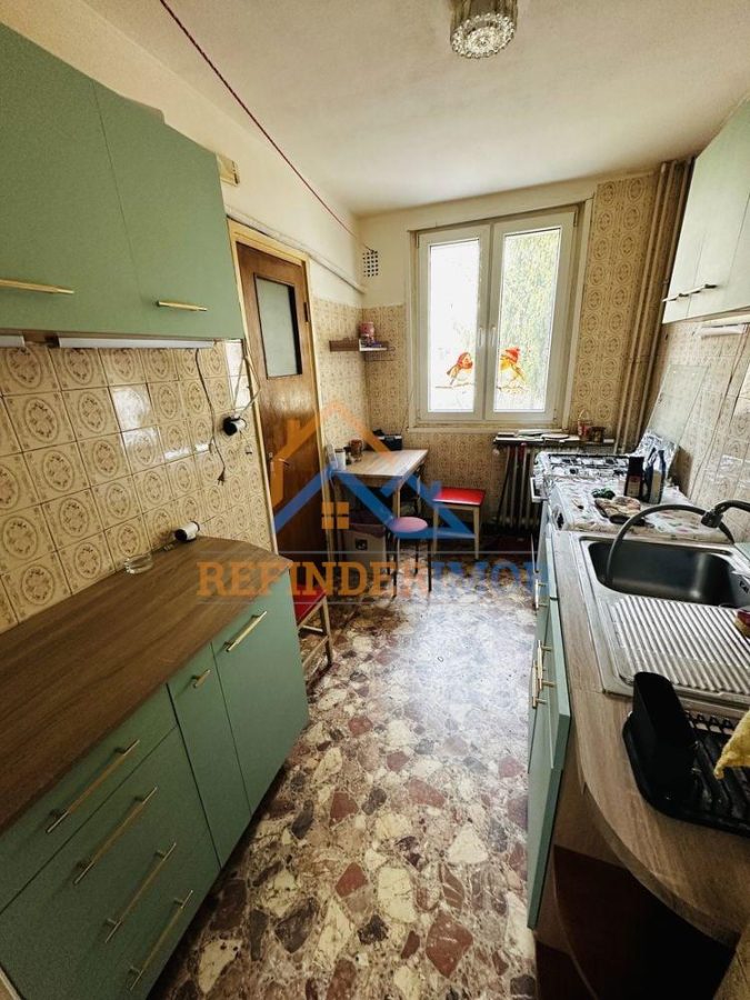 Brancoveanuâ€“ 3 camere decomandat Etaj 2  Bloc reabilitat - foto 3