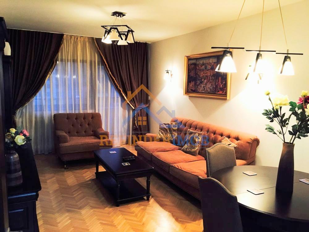 Apartament 2 camere Blv Unirii vedere catre bulevard etaj intermediar - 