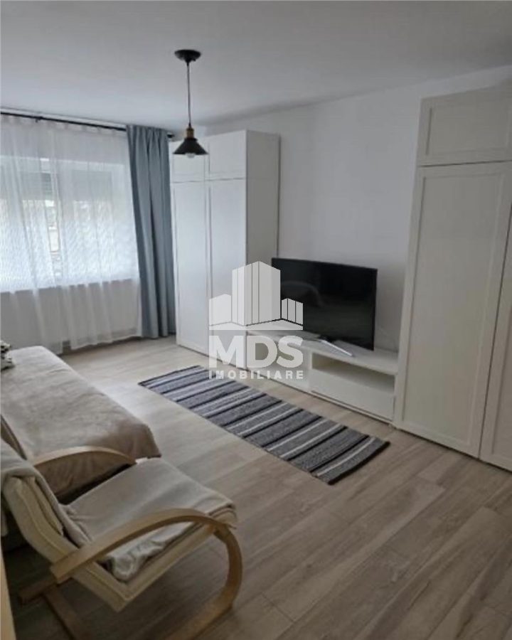 Decomandat la etaj 1 cu centrala propie - 