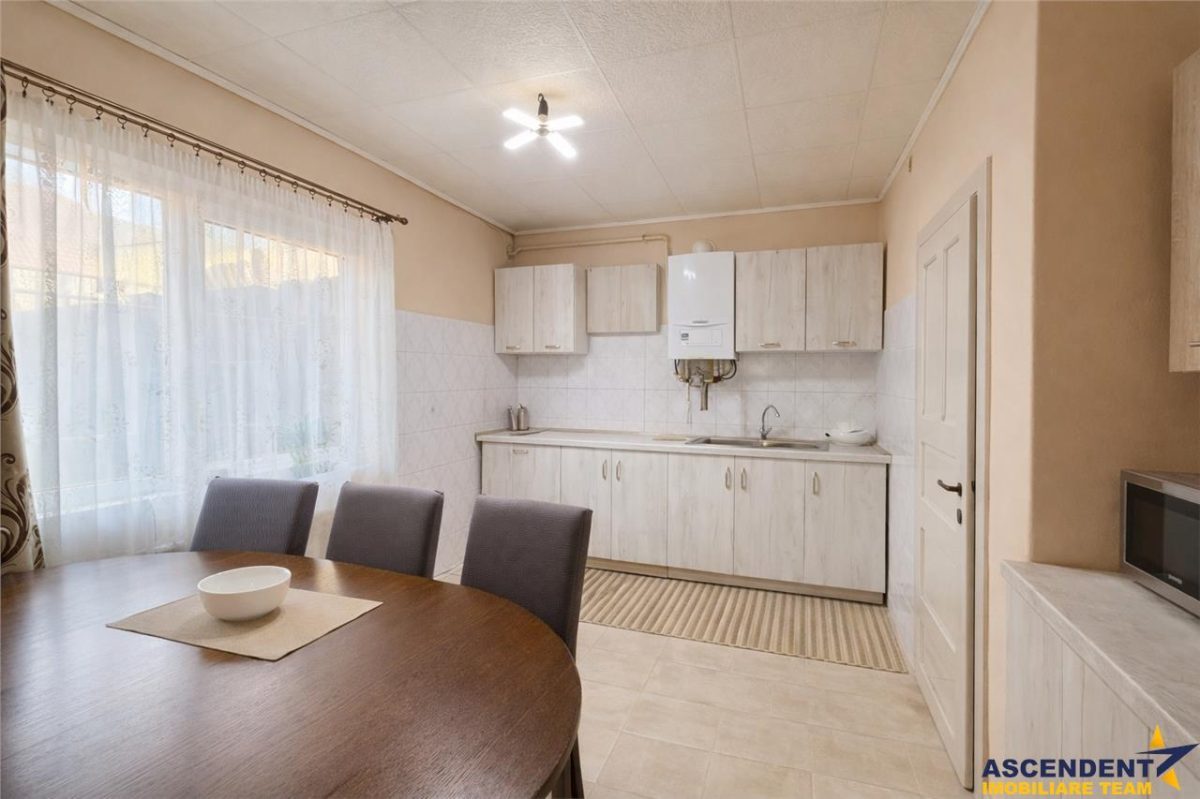 Casa potential:locuire multifamiliala,activitati comerciale,birouri,677 mp teren - foto 2