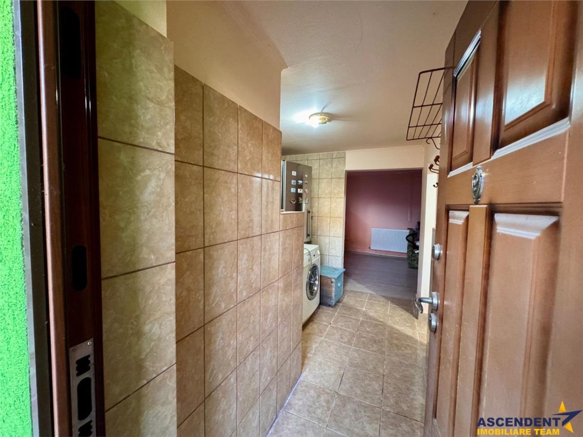 Casa potential:locuire multifamiliala,activitati comerciale,birouri,677 mp teren - foto 13