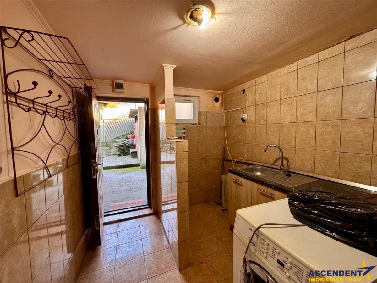 Casa potential:locuire multifamiliala,activitati comerciale,birouri,677 mp teren - foto 18