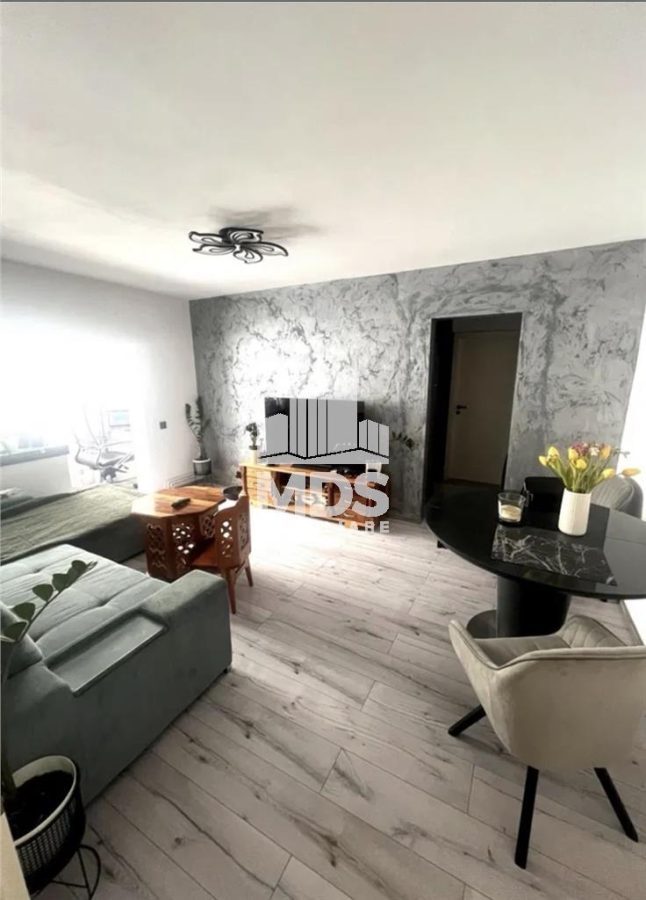 3 camere la etajul 2 cu 2 bai, linga Generala 30 - 