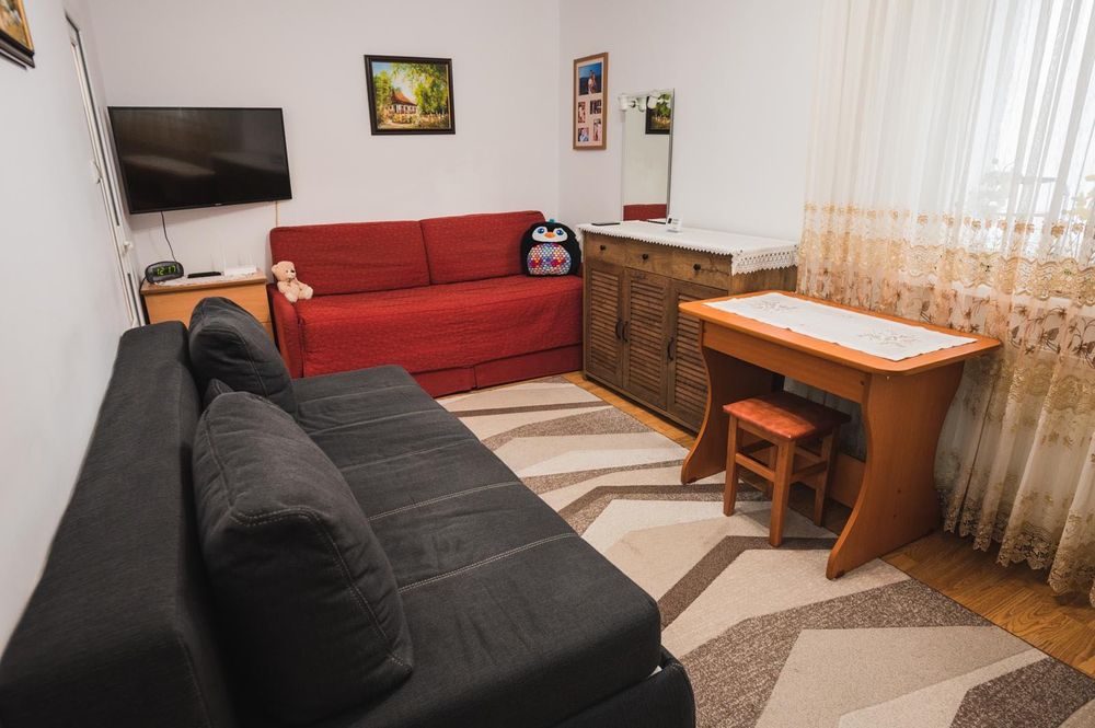 Garsoniera Tractorul,etajul 2,mobilata,58500 Euro neg - foto 2