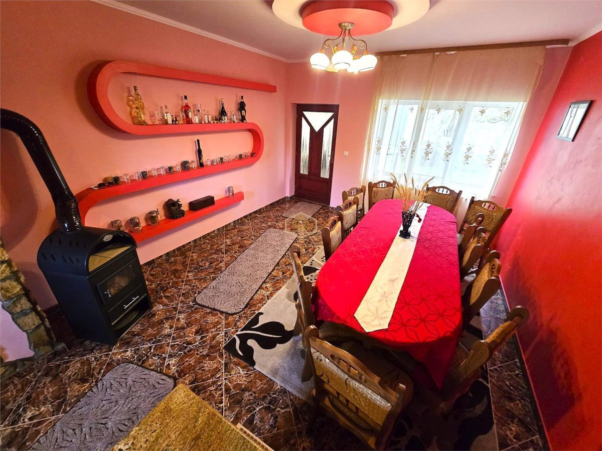 Casa complet mobilata si utilata | Teren 2500 mp | Liniste, natura autentic romanesc - foto 18