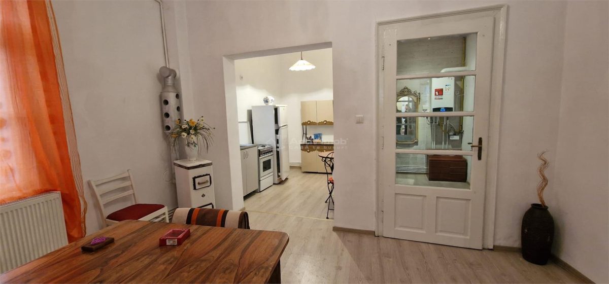 Chirie Resita  Apartament 90 mp. etj.1 la casa. - 