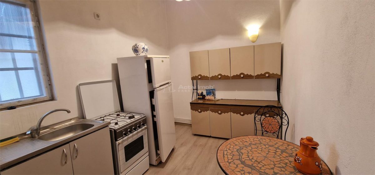 Chirie Resita  Apartament 90 mp. etj.1 la casa. - foto 8