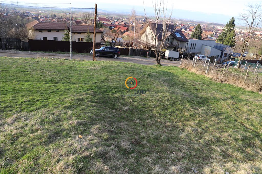 teren insorit cu panorama deosebita - 