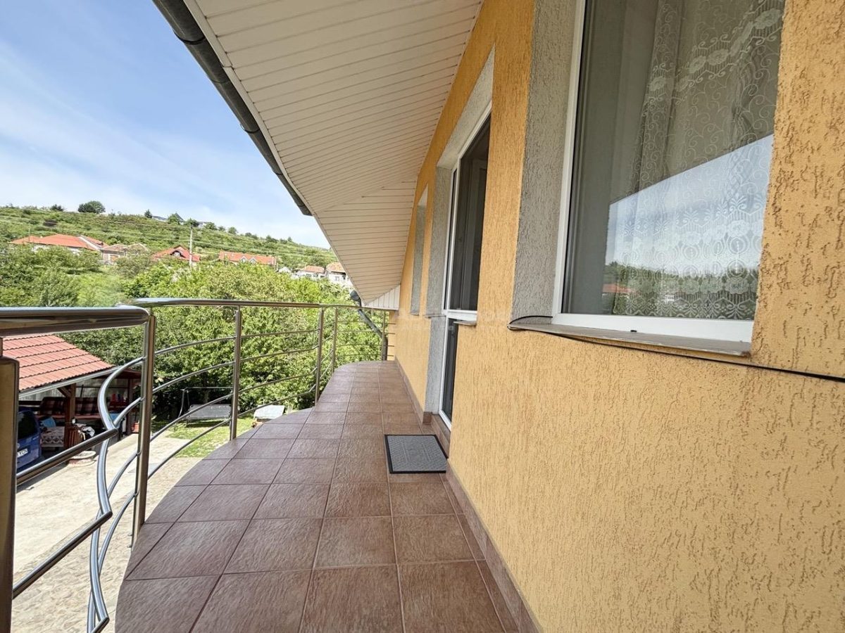 Casa - Vila - str. Piatra Craiului - foto 13