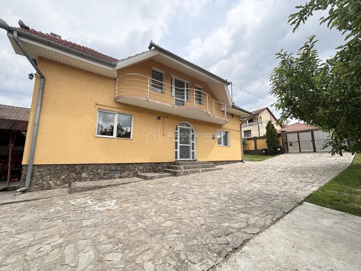 Casa - Vila - str. Piatra Craiului - foto 16