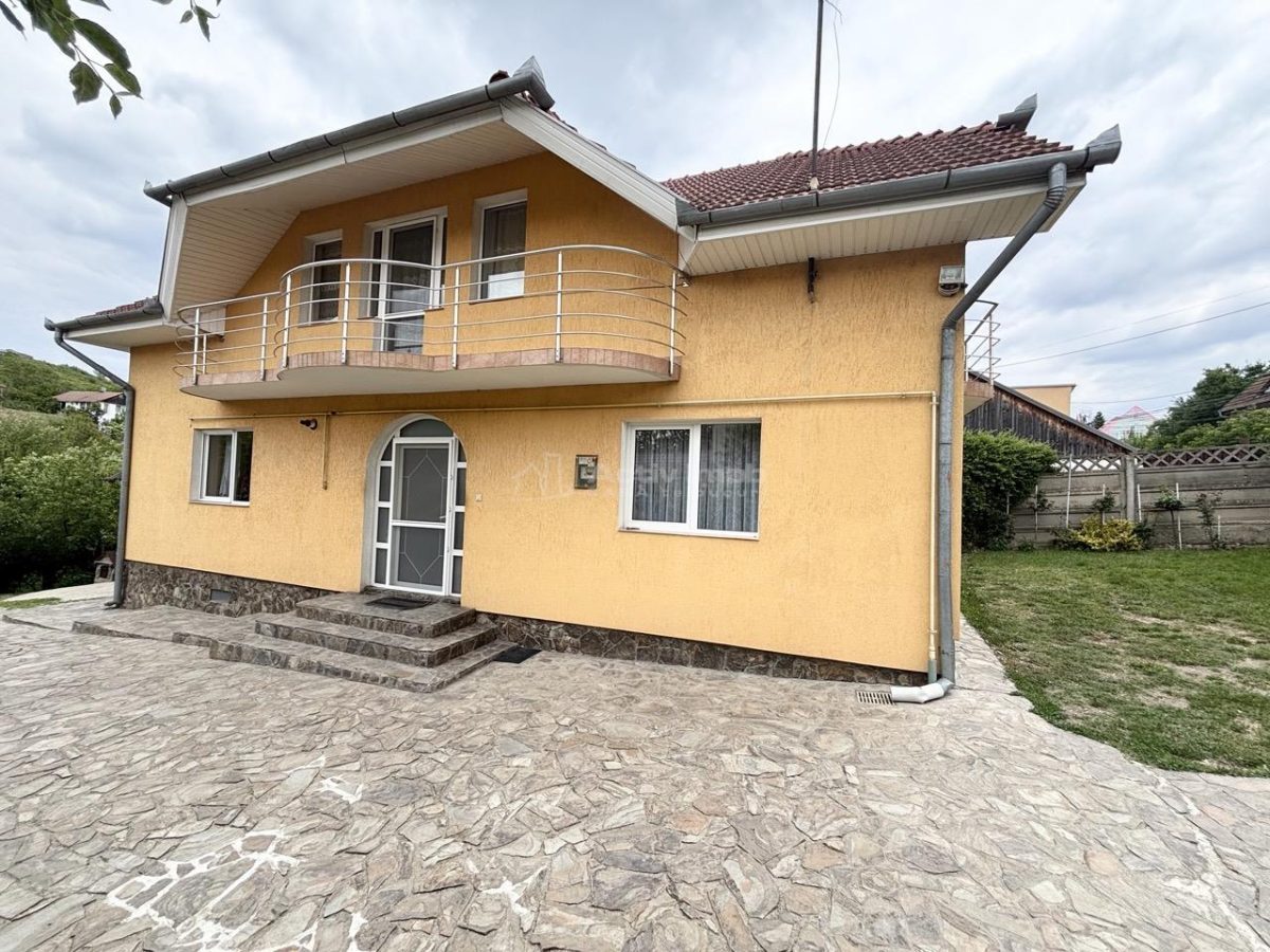 Casa - Vila - str. Piatra Craiului - foto 19