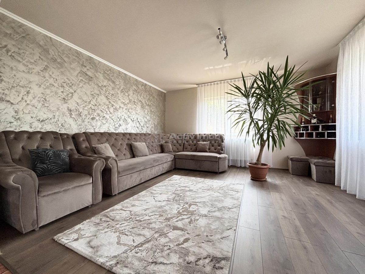 Casa - Vila - str. Piatra Craiului - foto 3